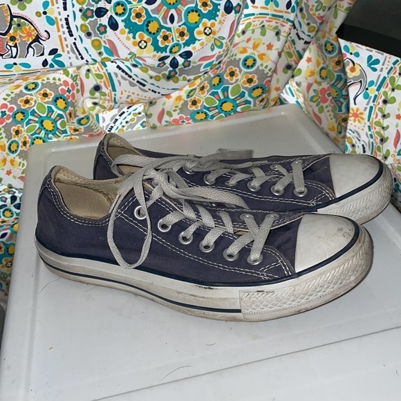 7 women’s blue white low top canvas converse sneakers - Picture 3 of 6